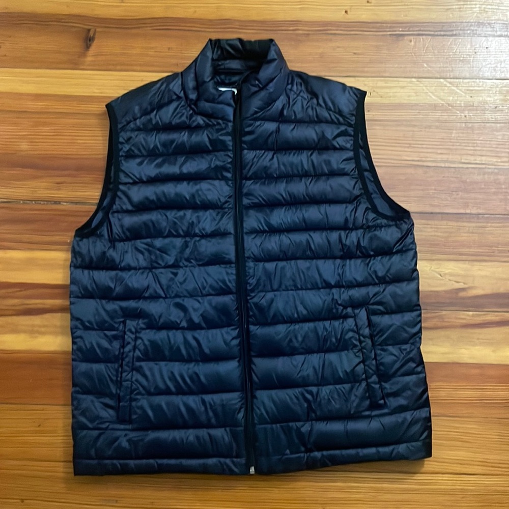 Men’s Aeropostale black vest size small